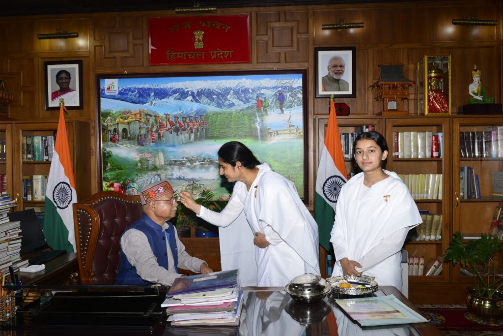 भ्राता शिव प्रताप शुक्ल, महामहिम राज्यपाल, हिमाचल प्रदेश को पवित्रता की सूचक राखी बांधी गयी